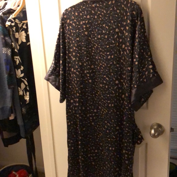Gorgeous VS Gray Leopard Kimono - Picture 2 of 3